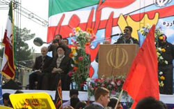 سردار شریف : ملت انقلابی ایران در 13 آبان راه نفوذ آمریکا را سد کرد