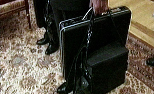 آیا پوتین با چمدان اتمی به ایران می‌آید؟+ تصاویر