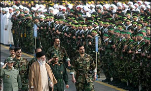 سپاه پاسداران، فرزند خلف انقلاب اسلامی که روز به روز قد می‌کشد