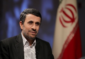 احمدی‌نژاد: فعلا درباره برجام موضع‌گیری نمی‌کنم