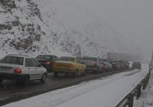 ترافیک نیمه سنگین و بارش برف در اکثر جاده‌های کشور