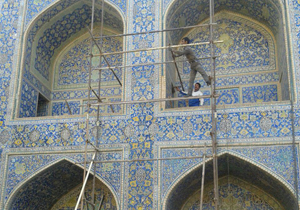 اتمام مرمت کاشی کاریهای ضلع غربی مسجدامام اصفهان