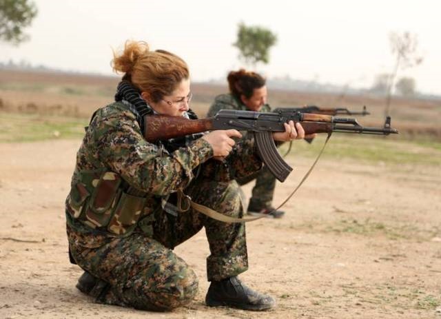 زنان مسیحیِ سوریه در جنگ با داعش+عکس