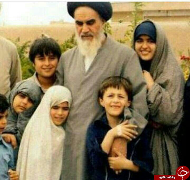 تصویر قدیمی از حضرت امام خمینی (ره) به همراه خانواده
