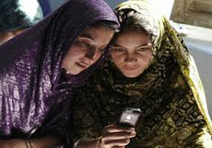 هند موبایل را برای دختران ممنوع کرد