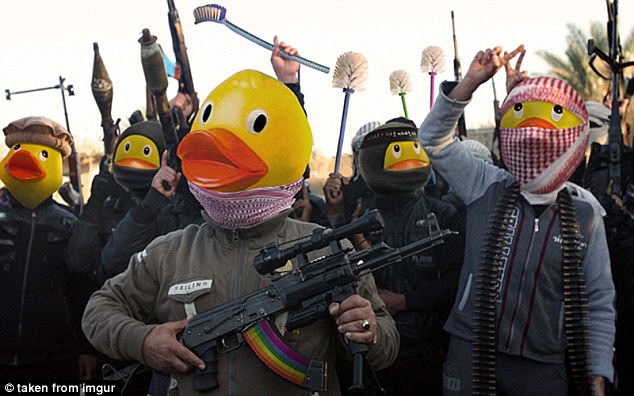 فتوشاپ داعشی ها با اردک های پلاستیکی+ تصاویر