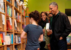 اوباما کتاب «سلمان رشدی» را خرید+عکس