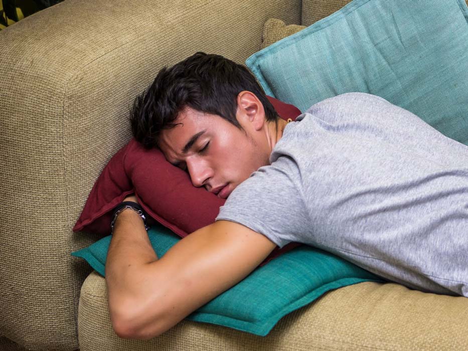 ۱۴ افسانه اشتباه درباره خوابیدن