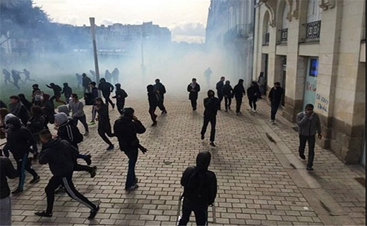 تظاهرات در پاریس به خشونت کشیده شد