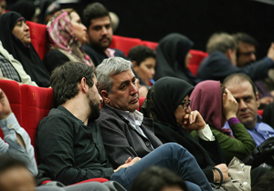 حاتمی‌کیا به تماشای «یتیم خانه ایران» نشست
