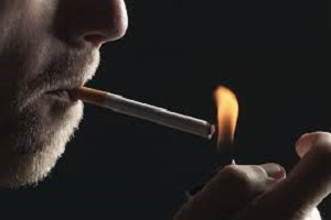 سیگاری ها درآمد کمتری دارند!