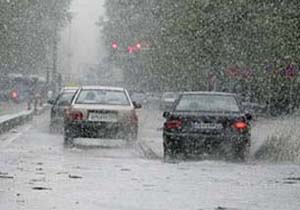بارش پراکنده باران در محورهای 12 استان کشور /ترافیک سنگین در آزادراه قزوین_کرج