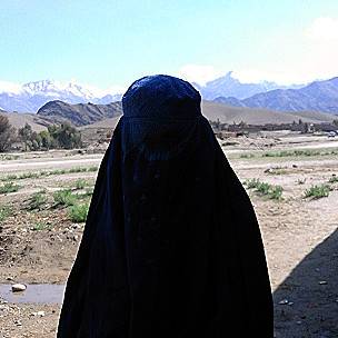 روایت خواندنی سفر یک دختر با برقع به مناطق تحت تصرف طالبان