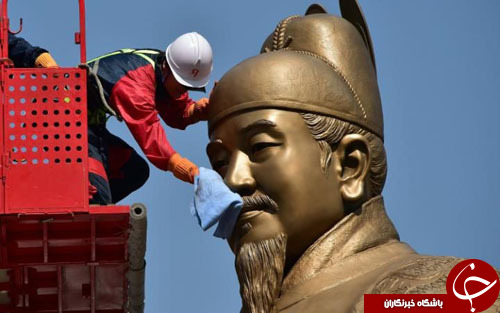 از  مجسمه برنزی پادشاه کره جنوبی تا مجسمه ضایعاتی ملکه انگلیس