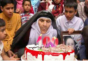 جشن تولد مادر بزرگ صد ساله خوروبیابانکی