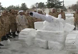هنرنمایی سربازان ارتش با برف + فیلم