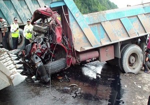 یک کشته بر اثر واژگونی خودرو کشنده در کیلومتر 20 نیزار _ قم