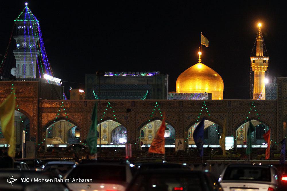 آذین بندی پایتخت معنوی ایران در شام ولادت امام حسن عسکری (ع)+تصاویر