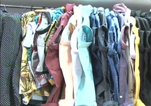قاچاق پوشاک از کشورهای حاشیه خلیج فارس به بندرعباس + فیلم