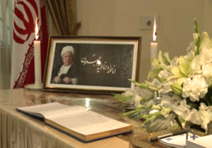 ادای احترام مقامات خارجی به آیت‌الله هاشمی در سفارت‌خانه‌های ایران + فیلم