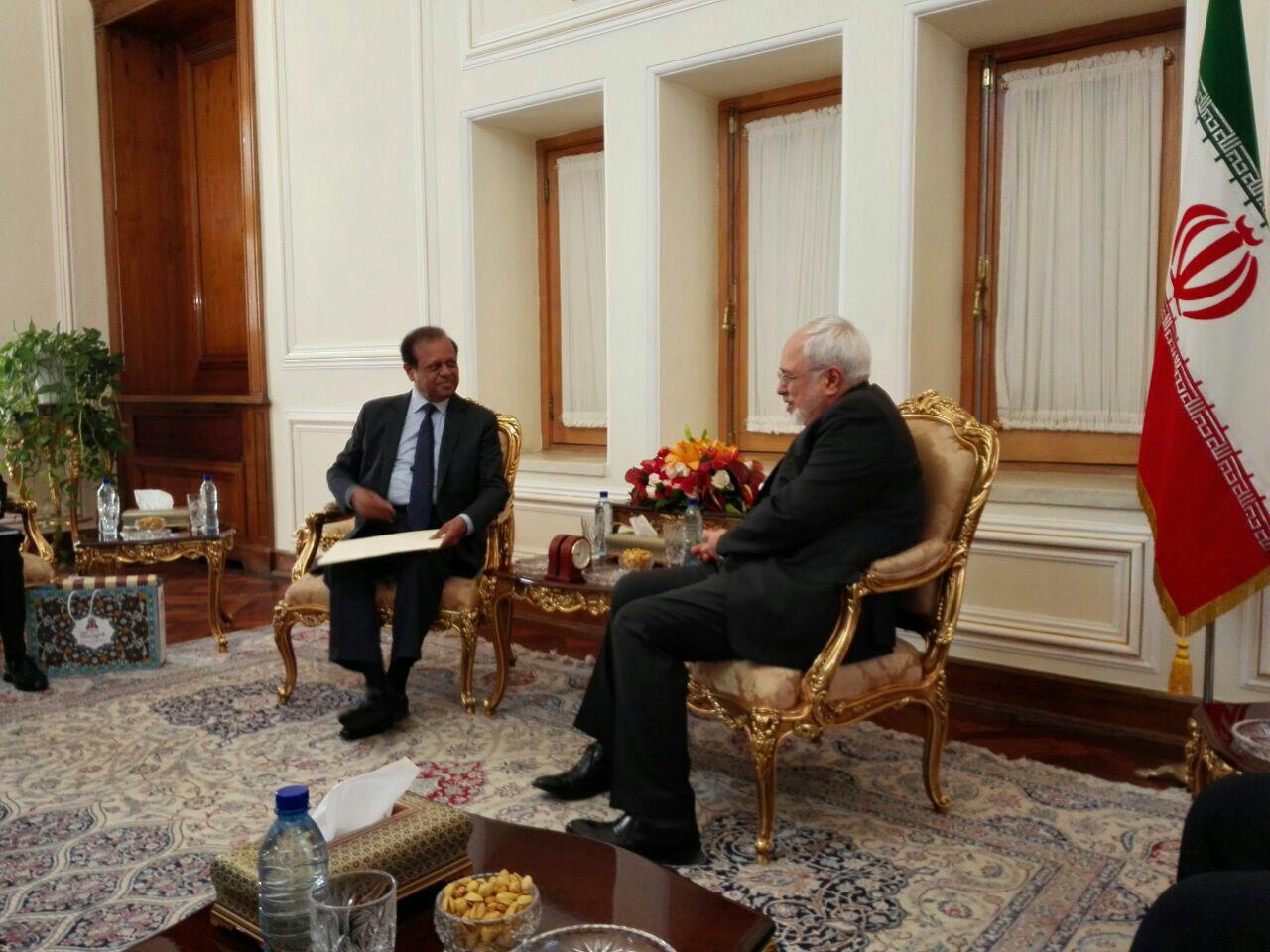 دیدار و گفتگوی وزیر اقتصاد، علوم و فناوری سریلانکا با محمدجواد ظریف
