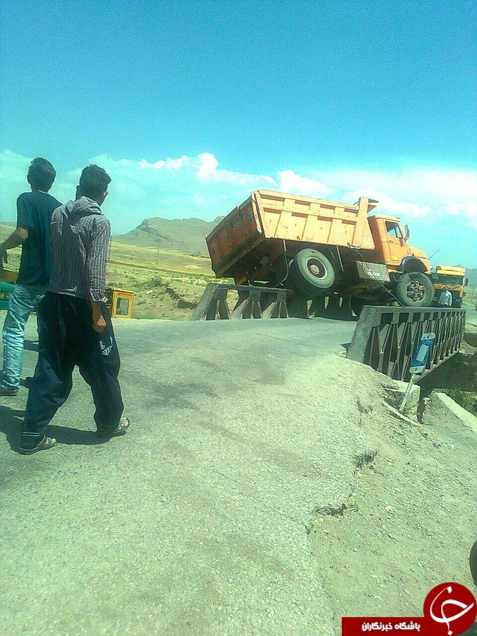 واژگونی کامیون در خطرناک ترین پل روستای کوچ تپه + تصاویر