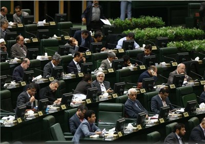 انتقاد ادیانی به عدم شرکت برخی از نمایندگان در رای‌گیری مجلس/ لاریجانی: تذکر شما به جاست
