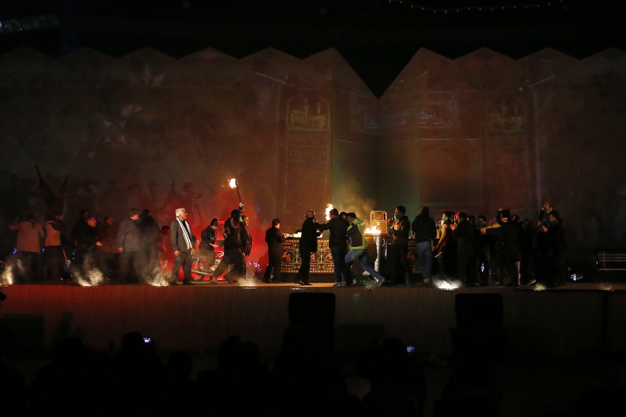 نمایشی با موضوع فتنه 88 و حماسه 9 دی در میدان امام حسین (ع) اجرا شد