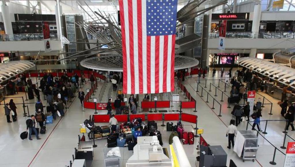 صدور حکم اخراج افراد بلاتکلیف در فرودگاه دالاس آمریکا