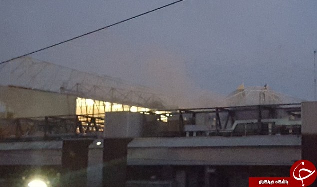 وقوع آتش سوزی در ورزشگاه الدترافورد انگلیس+ تصاویر