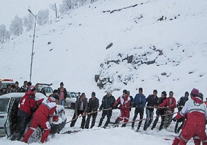 امداد رسانی به 70 خودروی گرفتار در برف