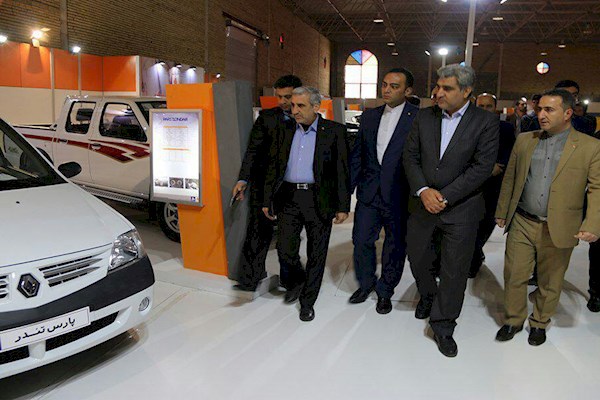 حضور استاندار بوشهر در غرفه گروه خودروسازی سایپا