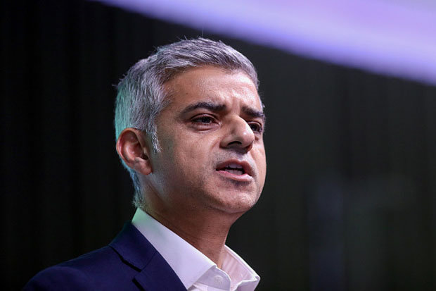 شهردار لندن: کاهش بودجه پلیس انگلیس خطر حملات تروریستی را تشدید می‌کند