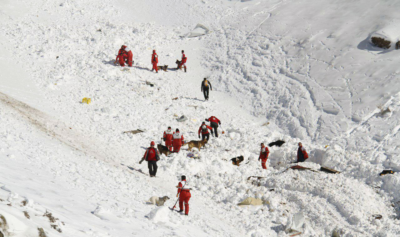 احتمال زنده ماندن سه کارگر گرفتار در برف