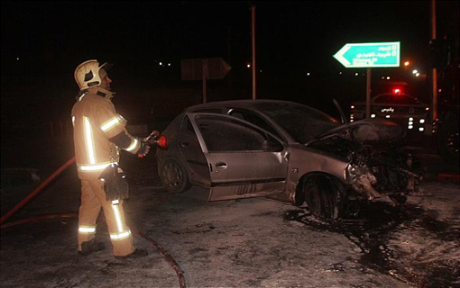 تصادف 3 خودرو در مسیر غرب به شرق جاده دماوند منجر به آتش‌سوزی شد