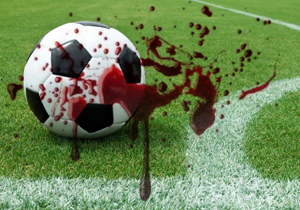 هجوم تماشاگران به زمین فوتبال 17 نفر را به کام مرگ کشاند
