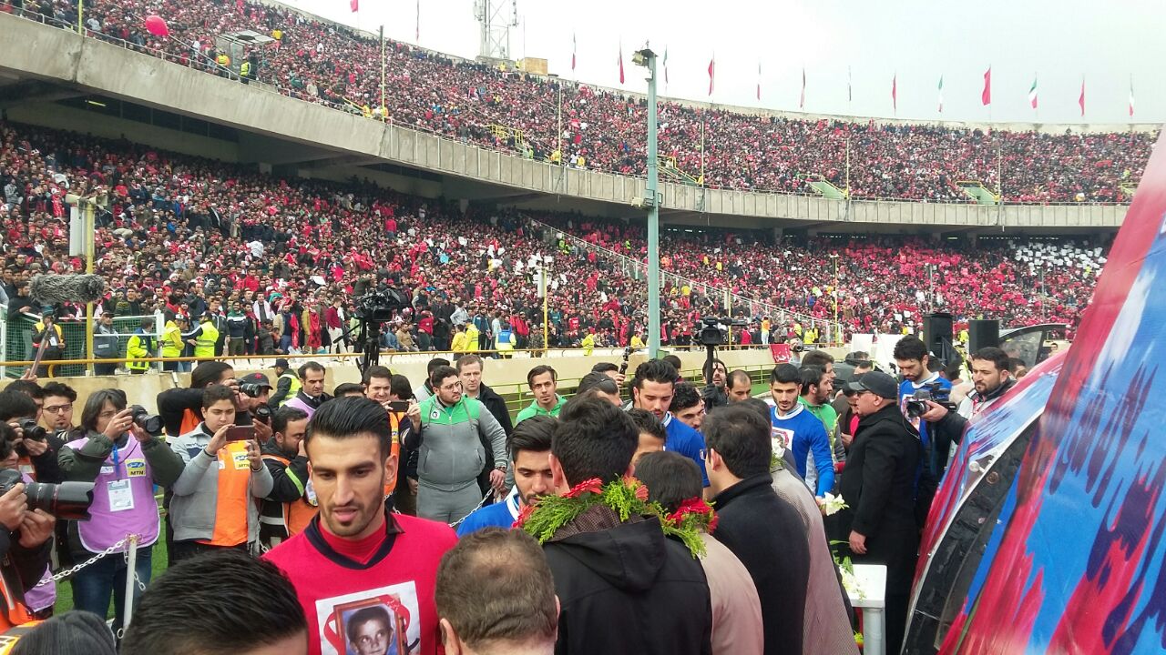 خداحافظی نمادین محسن ترکی در دربی 84/ فروش بلیت 500 هزار تومانی در آزادی + تصاویر