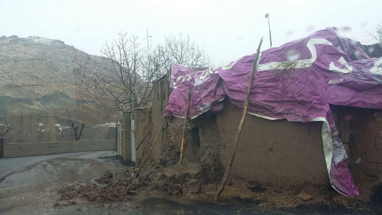 بارندگی در حال تخریب برخی منازل مسکونی بافت