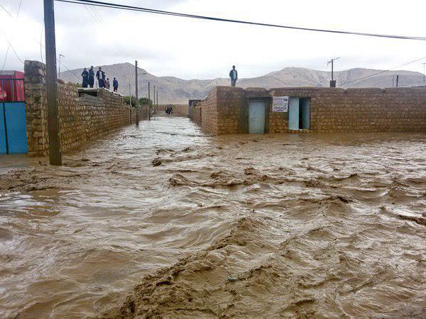سیلاب راه روستاهای بافت را مسدود کرد