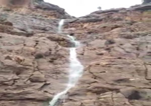 جاری شدن آبشار زیبا در دل‌کوه + فیلم