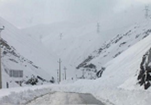 برخی از جاده های استان پوشیده از یخ است