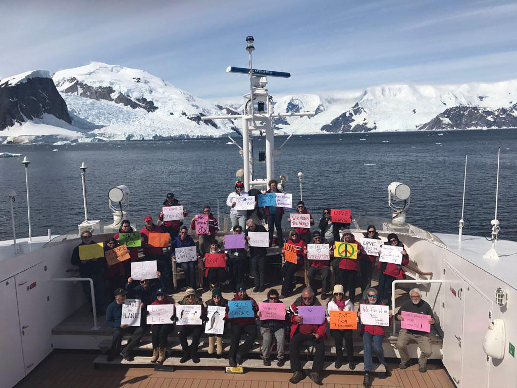 دامنه تظاهرات علیه ترامپ به قطب جنوب کشیده شد!