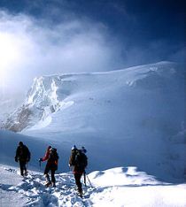 6 کوهنورد گرفتار شده در کوه میشو مرند نجات یافتند