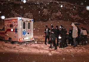 امدادرسانی به 300 خودروی گرفتار در برف فردو