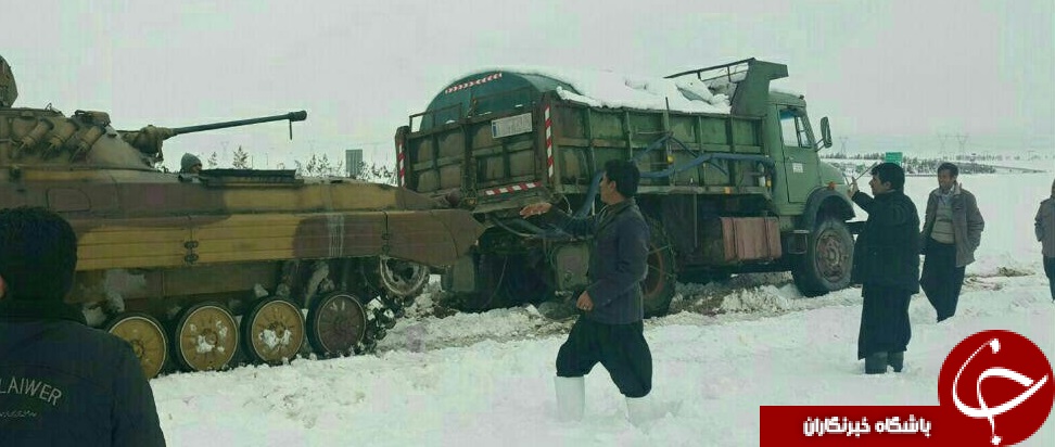اعزام تانک و نفربرهای ارتش برای امدادرسانی+ تصاویر