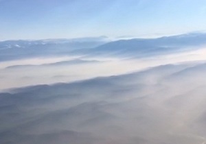 مشاهده آسمان وحشتناک اهواز از داخل هواپیما/جدال سنگین وزن‌ها در جاده قم-تهران/جاری شدن چشمه‌ها در «خرتنگ» + فیلم و تصاویر