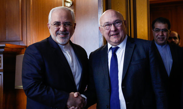 ظریف: جمهوری اسلامی ایران بدنبال توسعه روابط با فرانسه است