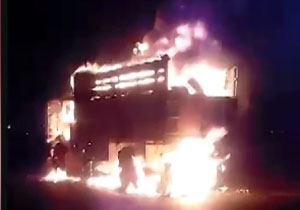 کامیون در محور تهران - سمنان آتش گرفت + فیلم