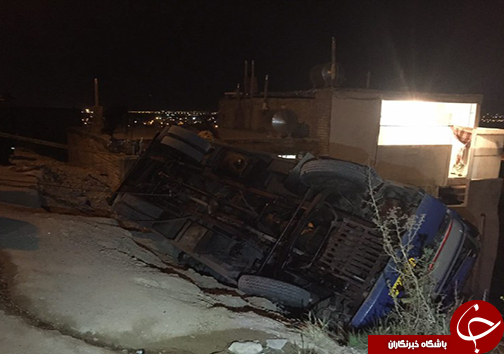 واژگونی مینی بوس در سلطان آباد+تصاویر