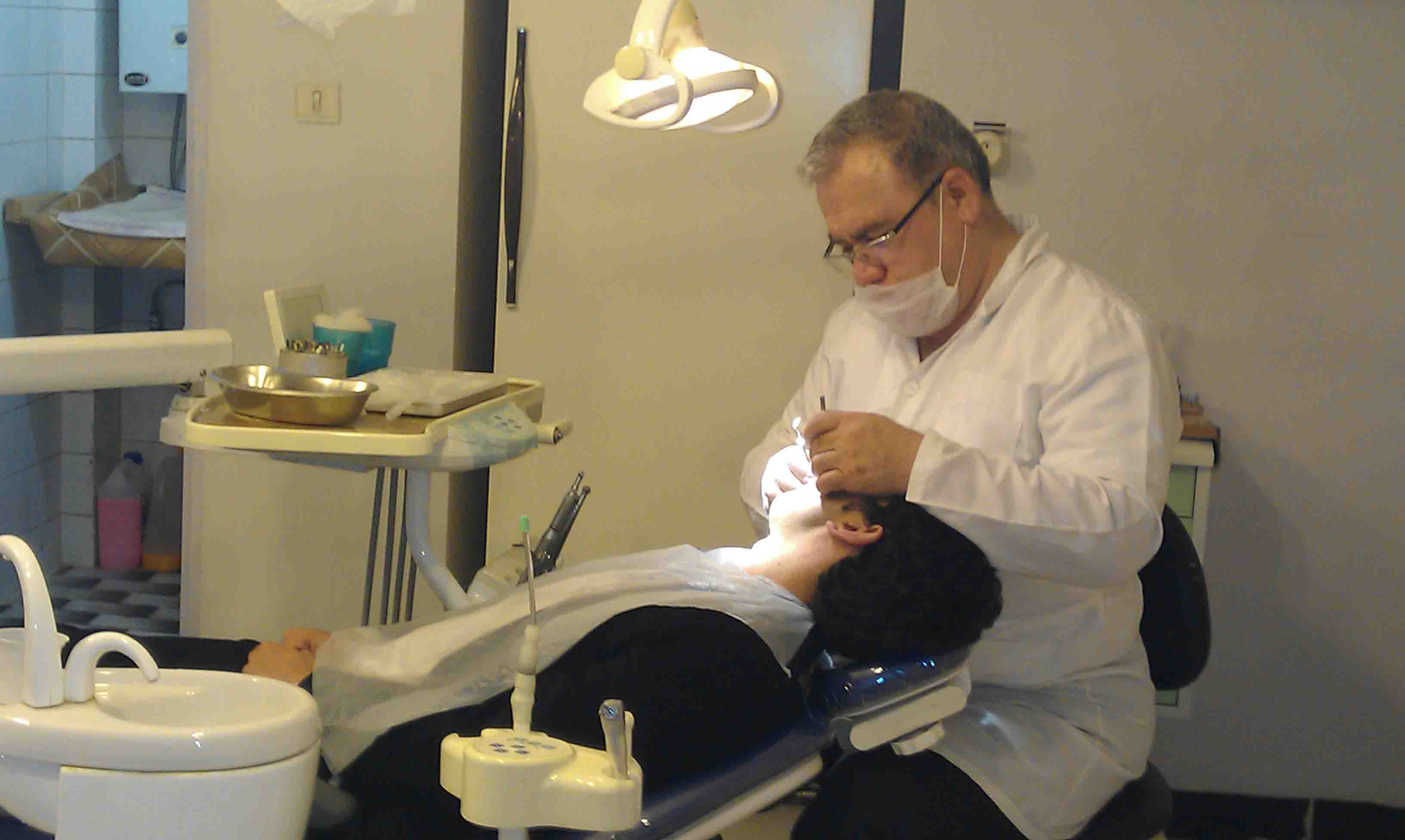 ۷۰ درصد مردم توان پرداخت هزینه‌های دندانپزشکی را ندارند/ بیمه‌ها وارد عمل شوند